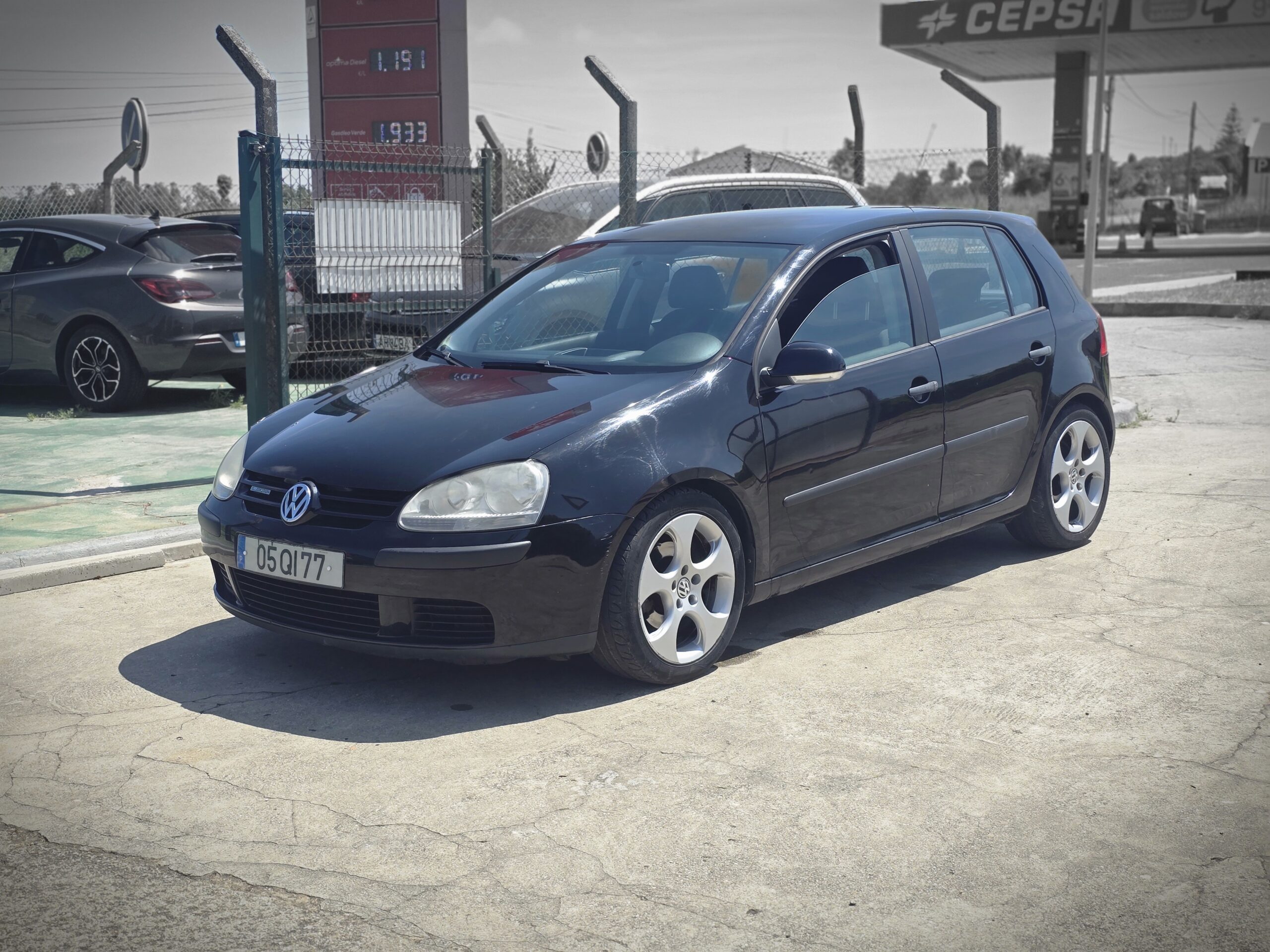 
								Volkswagen golf 2006 cheio									