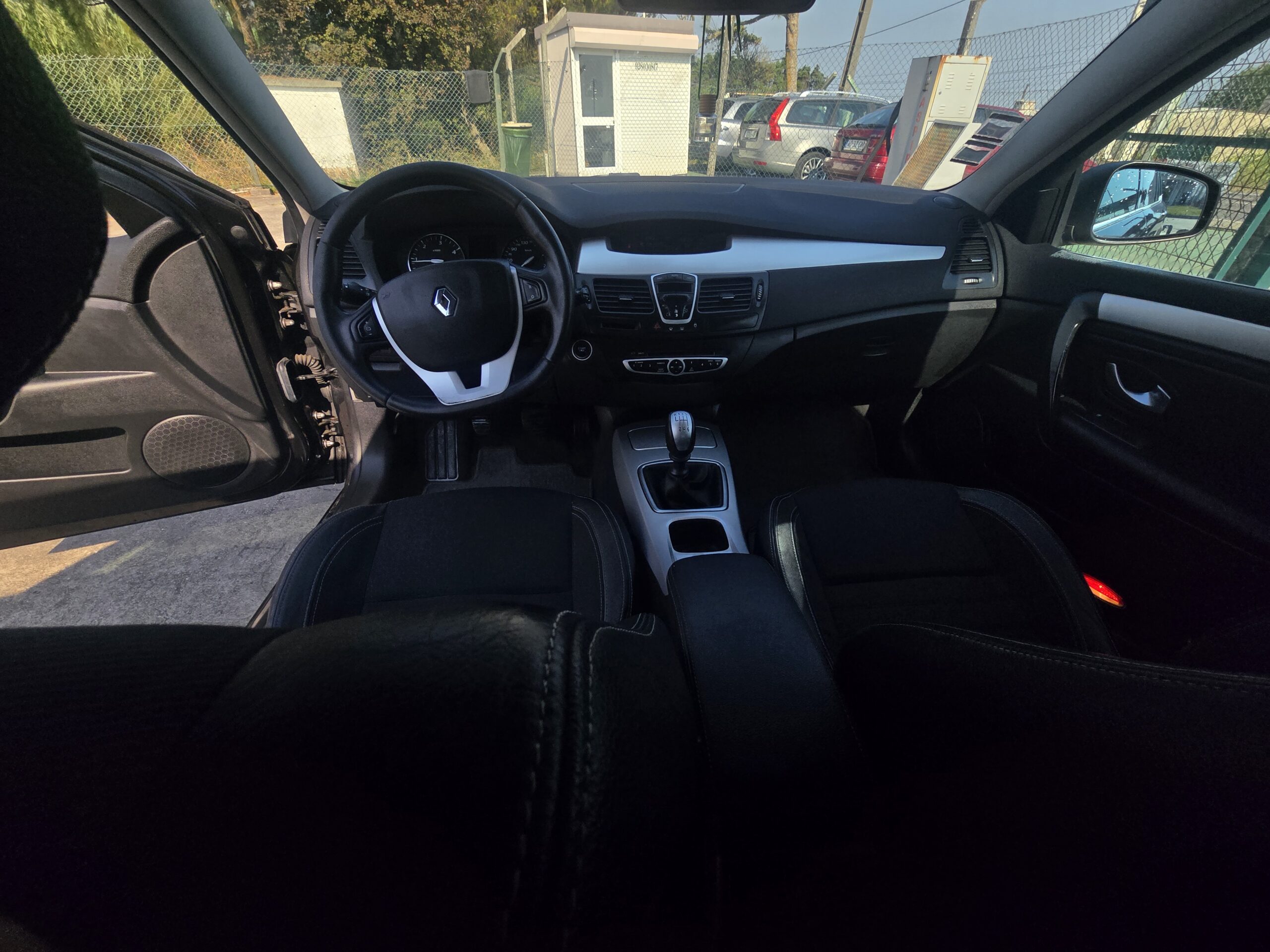 
								Renault Laguna 2008 cheio									