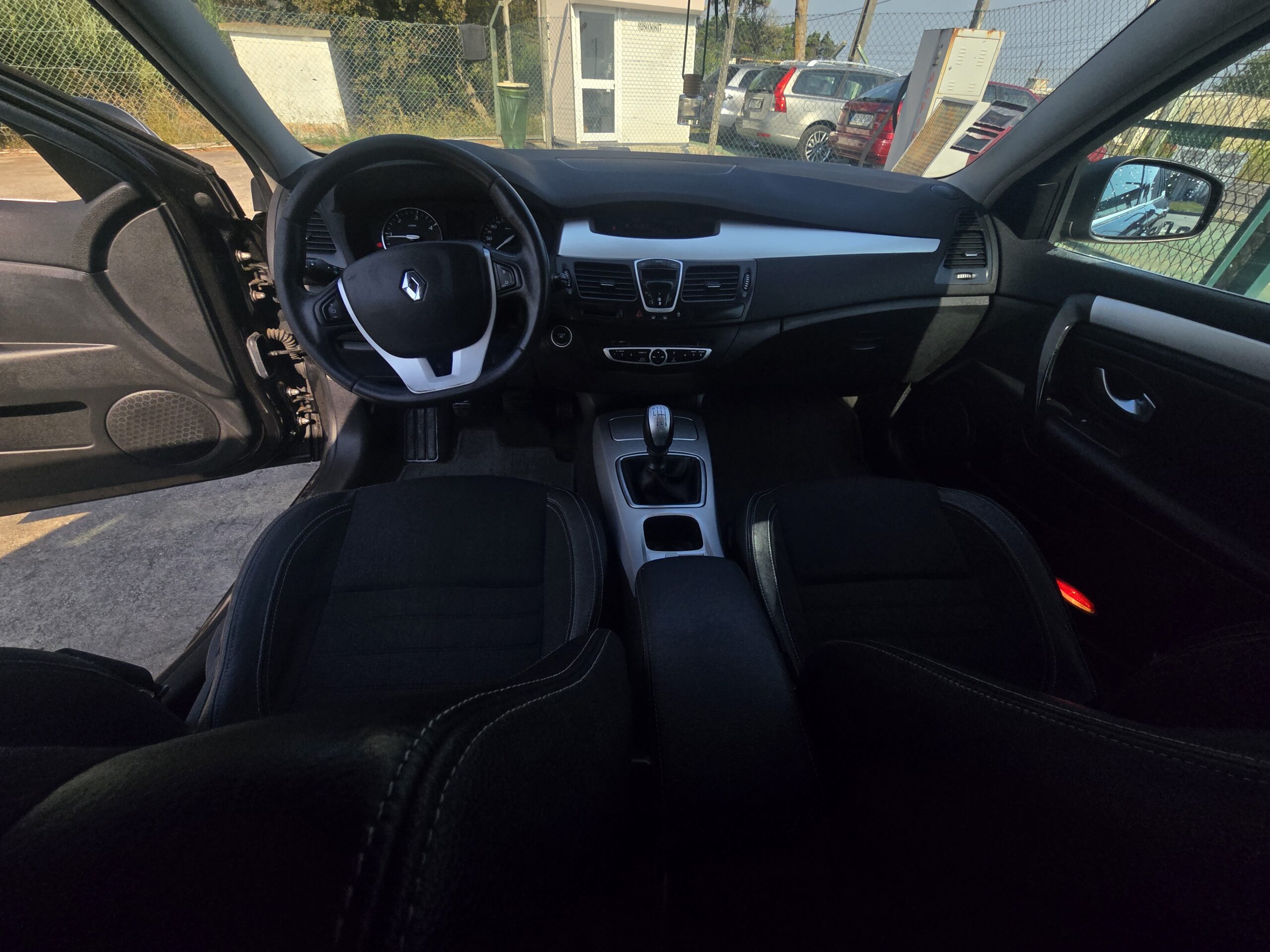 
								Renault Laguna 2008 cheio									