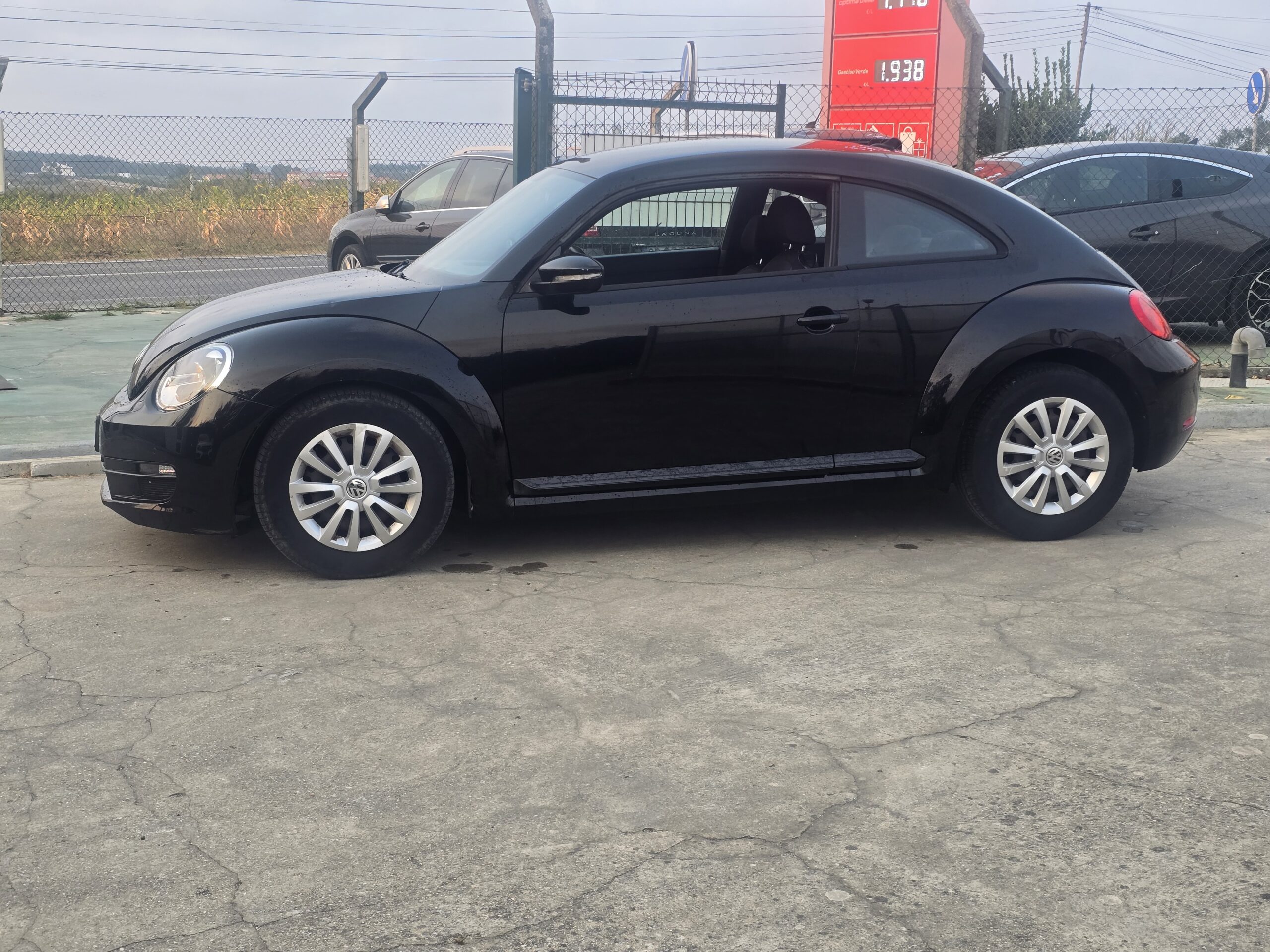 
								vw New Beetle 2012 cheio									