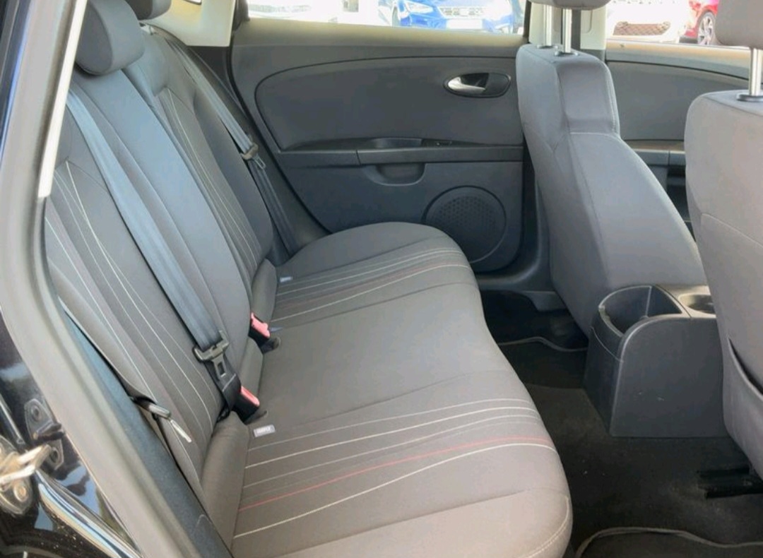 
								SEAT Leon 2011 cheio									