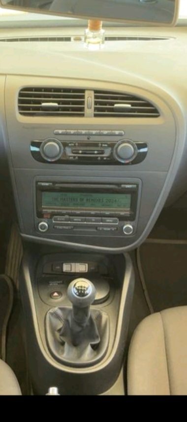 
								SEAT Leon 2011 cheio									