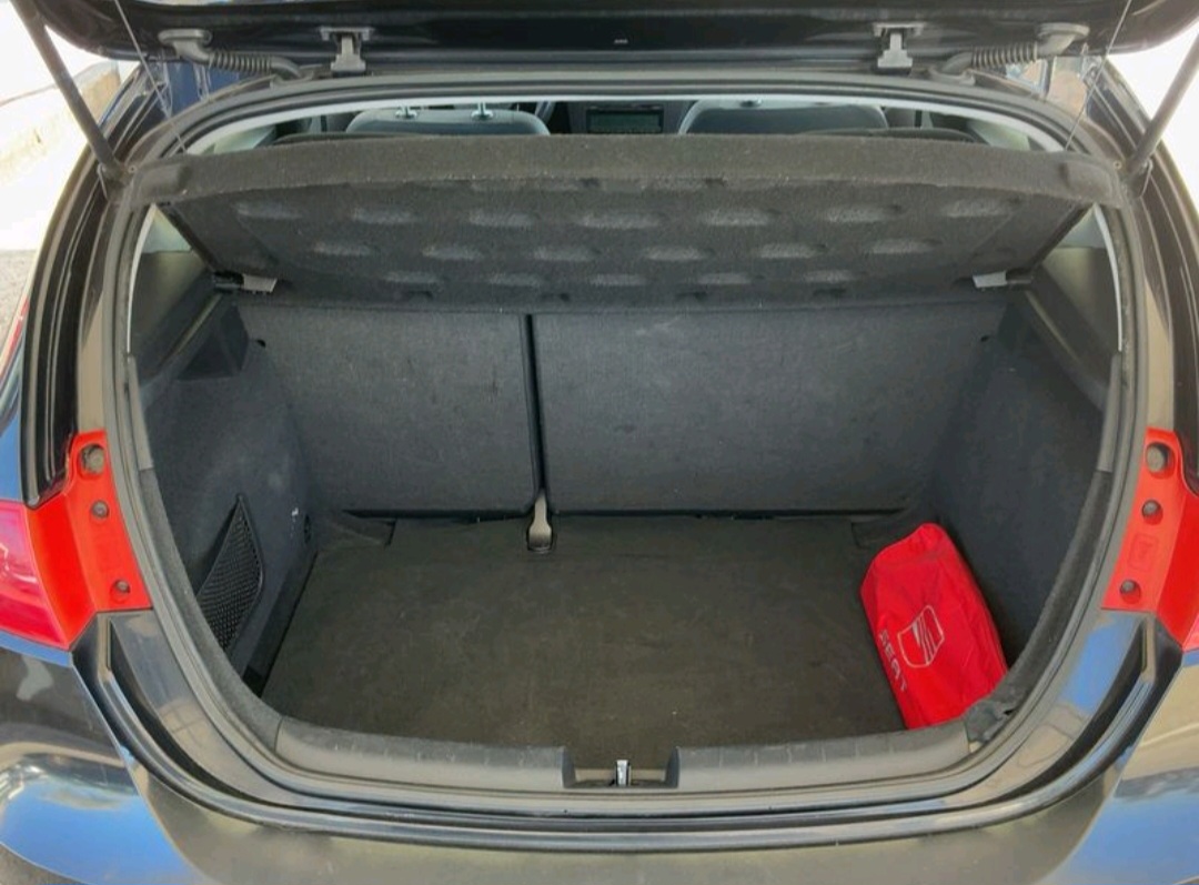 
								SEAT Leon 2011 cheio									
