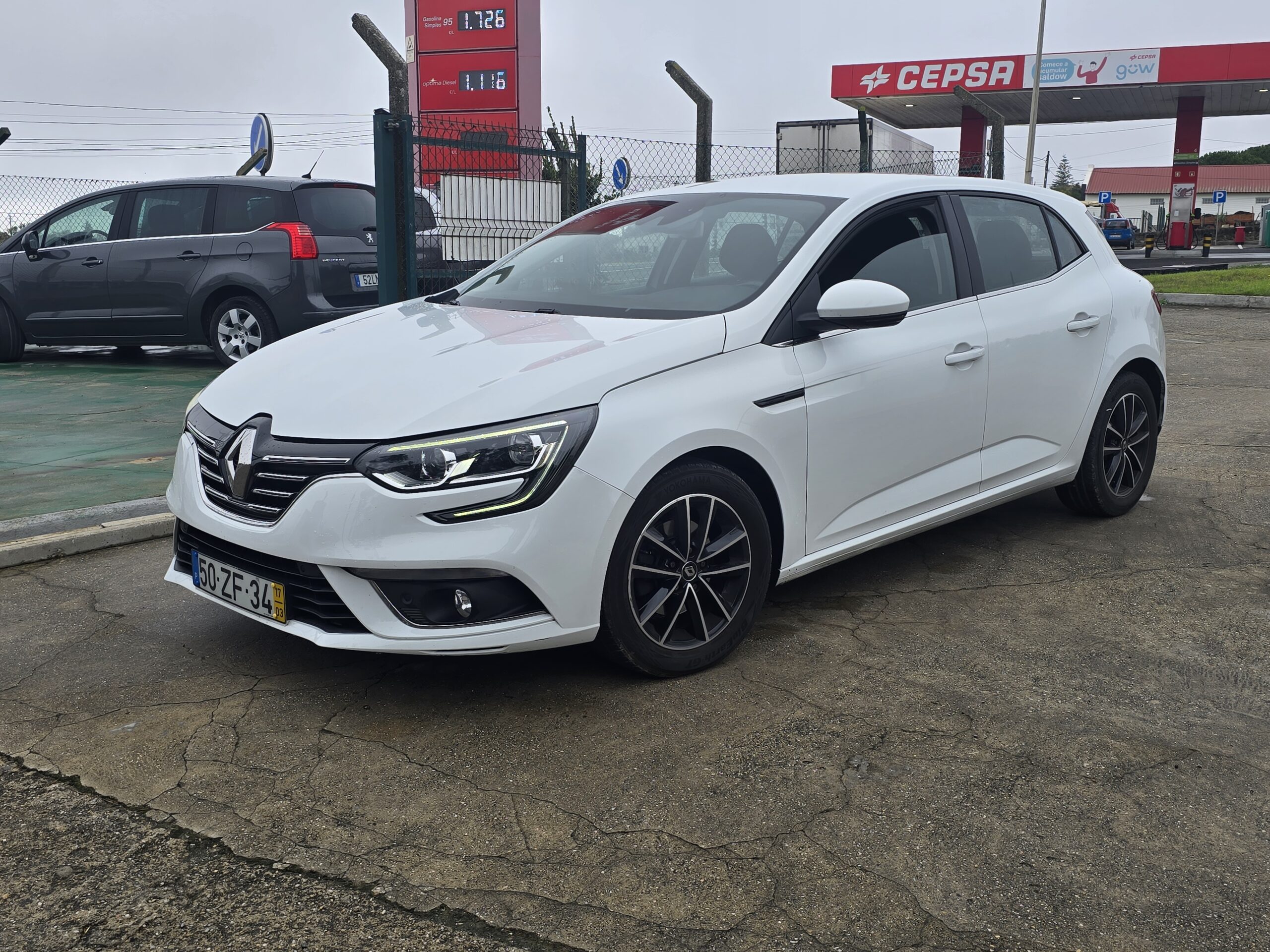 
								Renault Megane 2017 cheio									