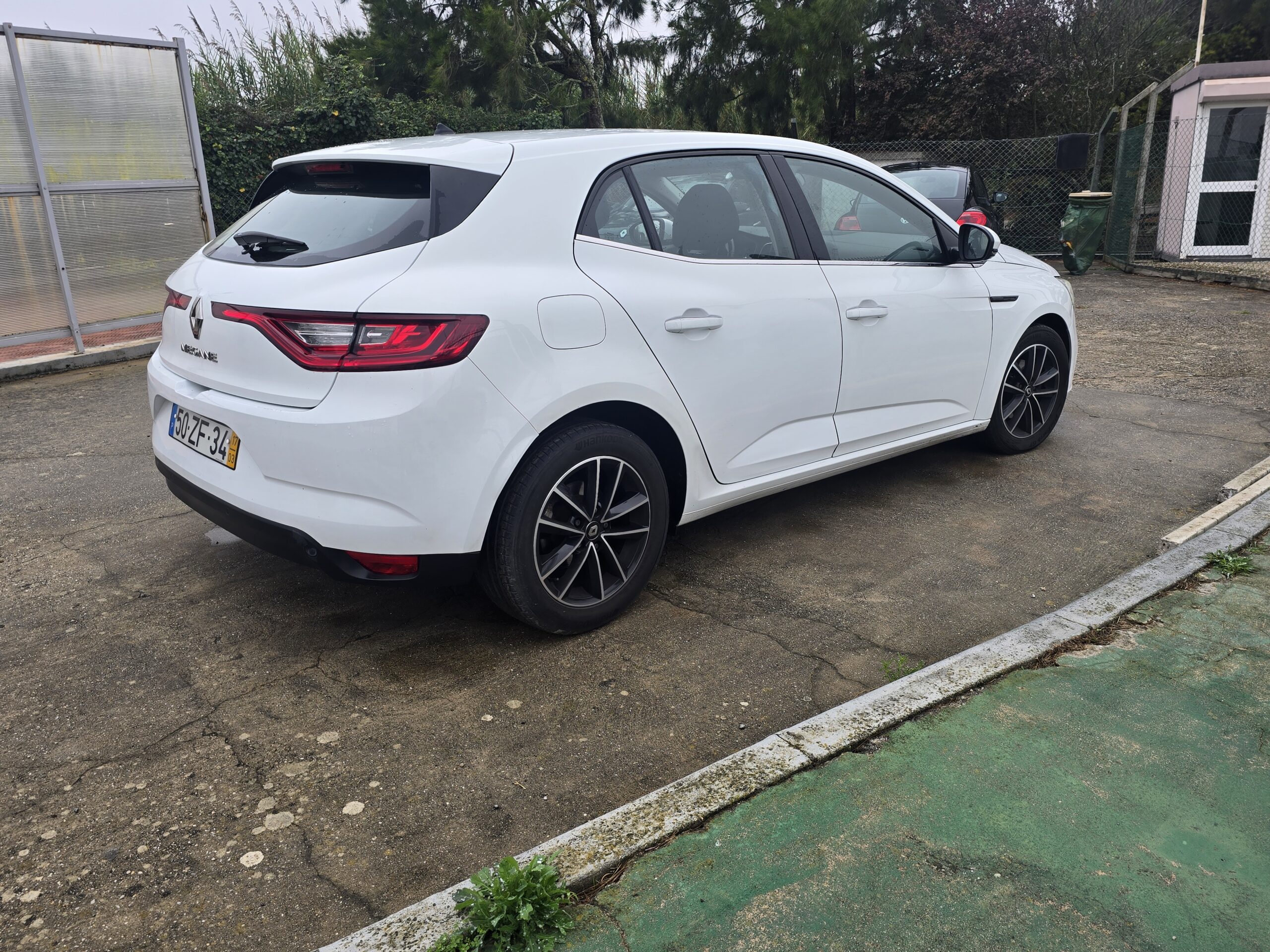 
								Renault Megane 2017 cheio									