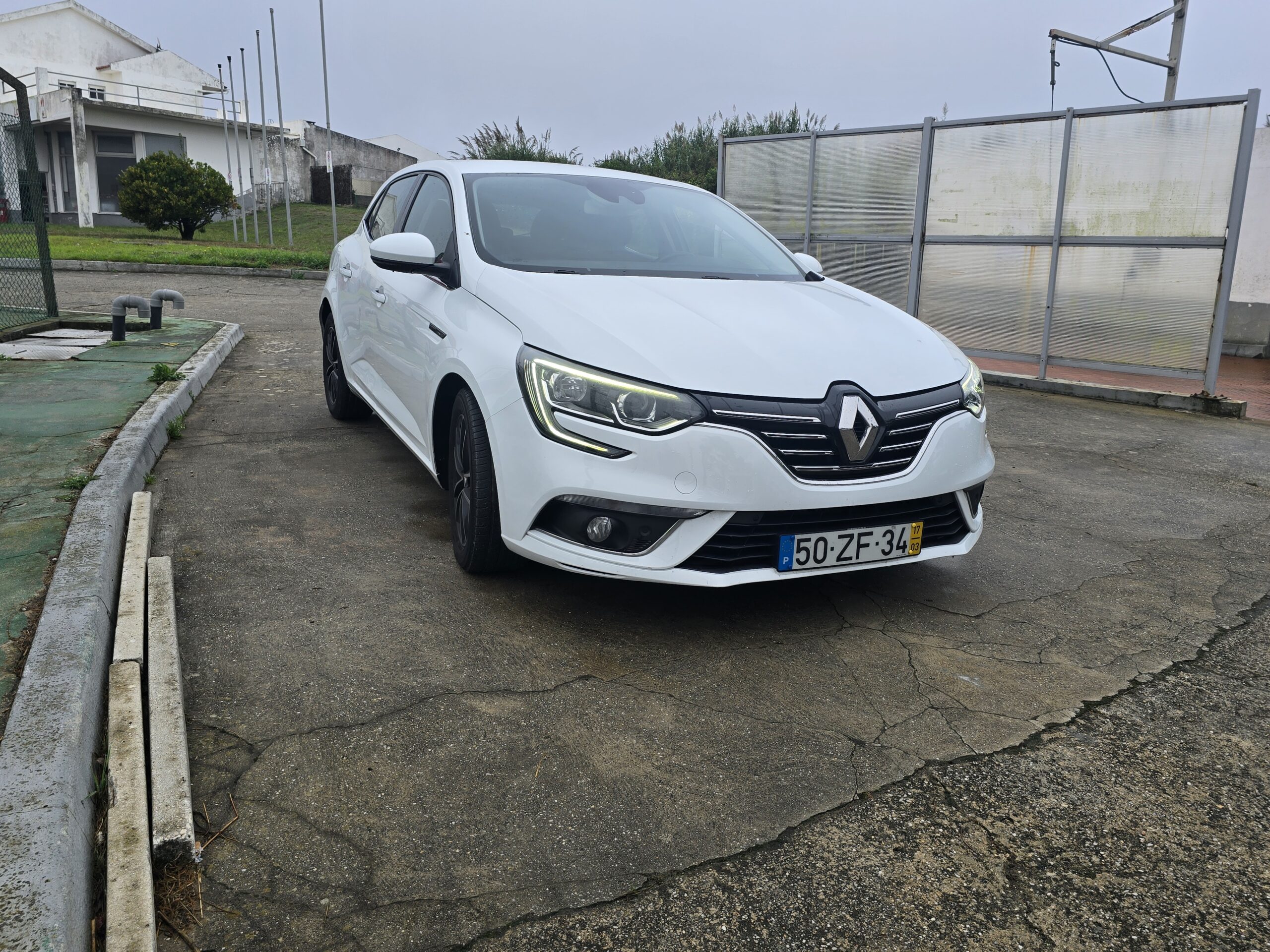 
								Renault Megane 2017 cheio									