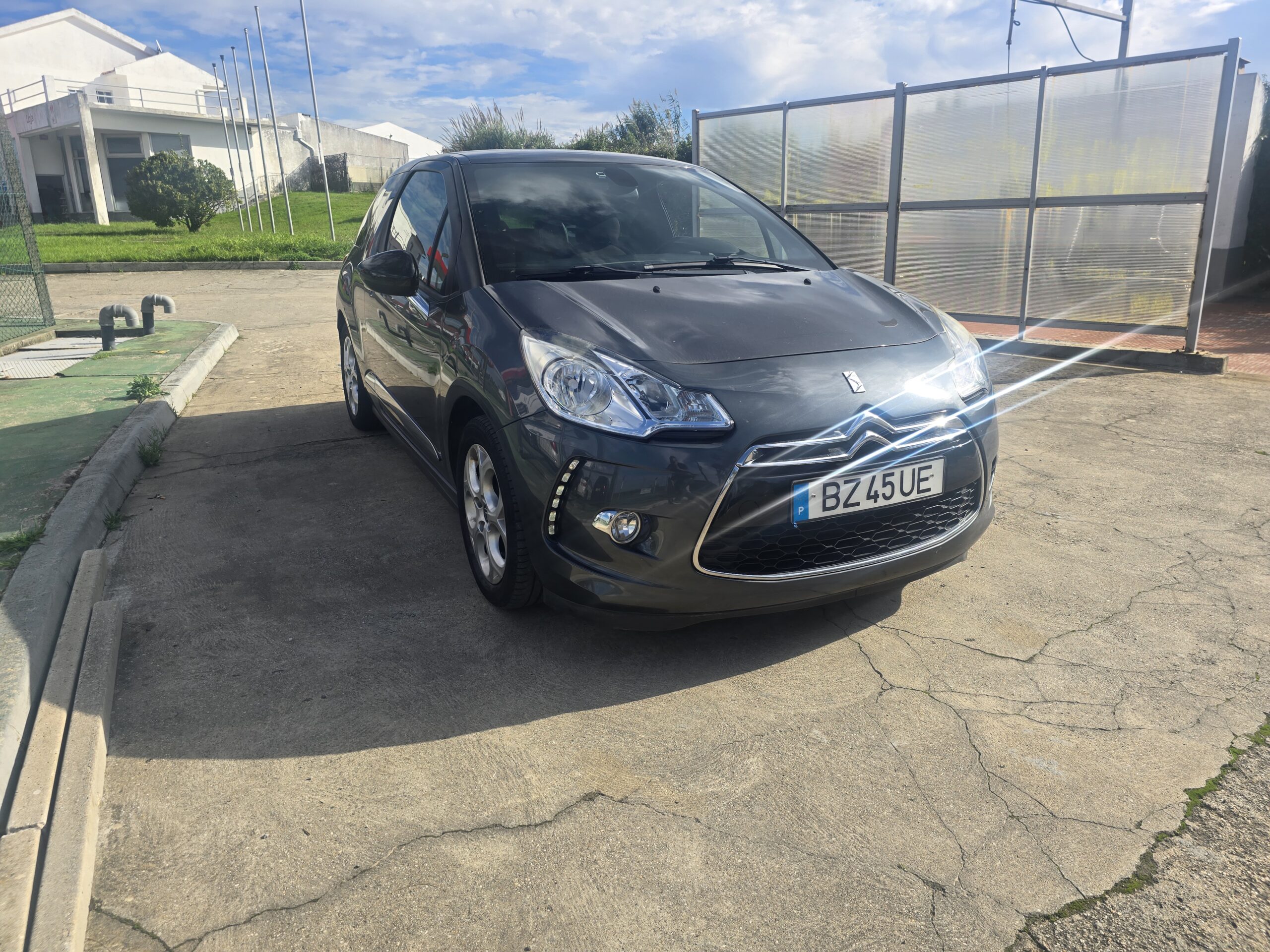 
								Citroën Ds3 2013 cheio									