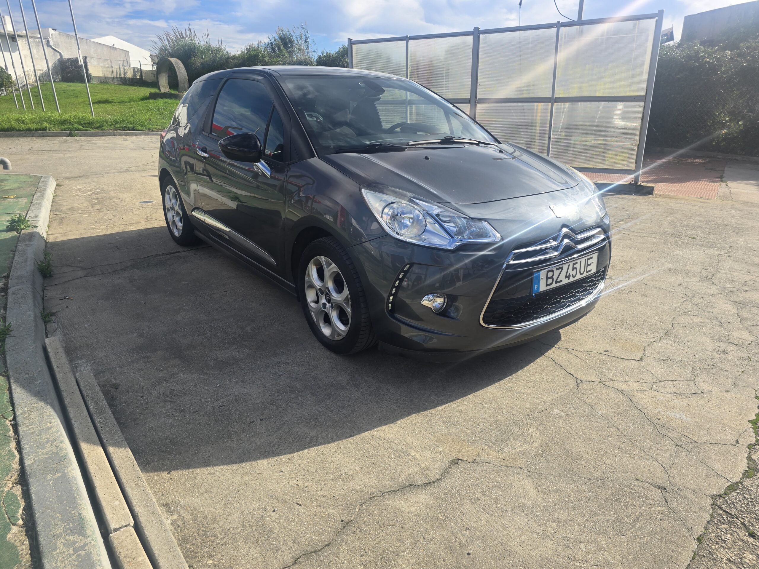 
								Citroën Ds3 2013 cheio									