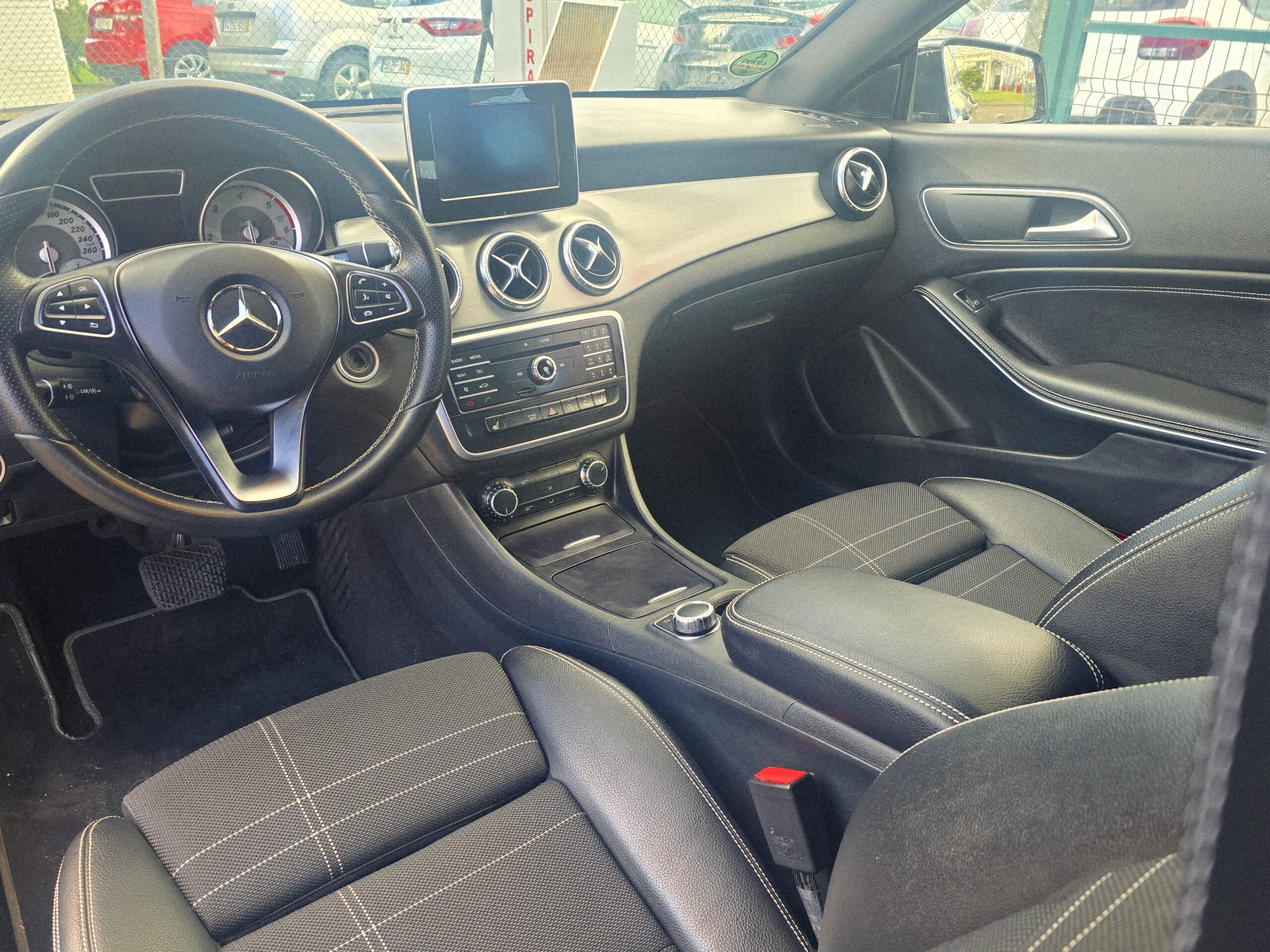 
								Mercedes-Benz CLA 220D 2017 cheio									
