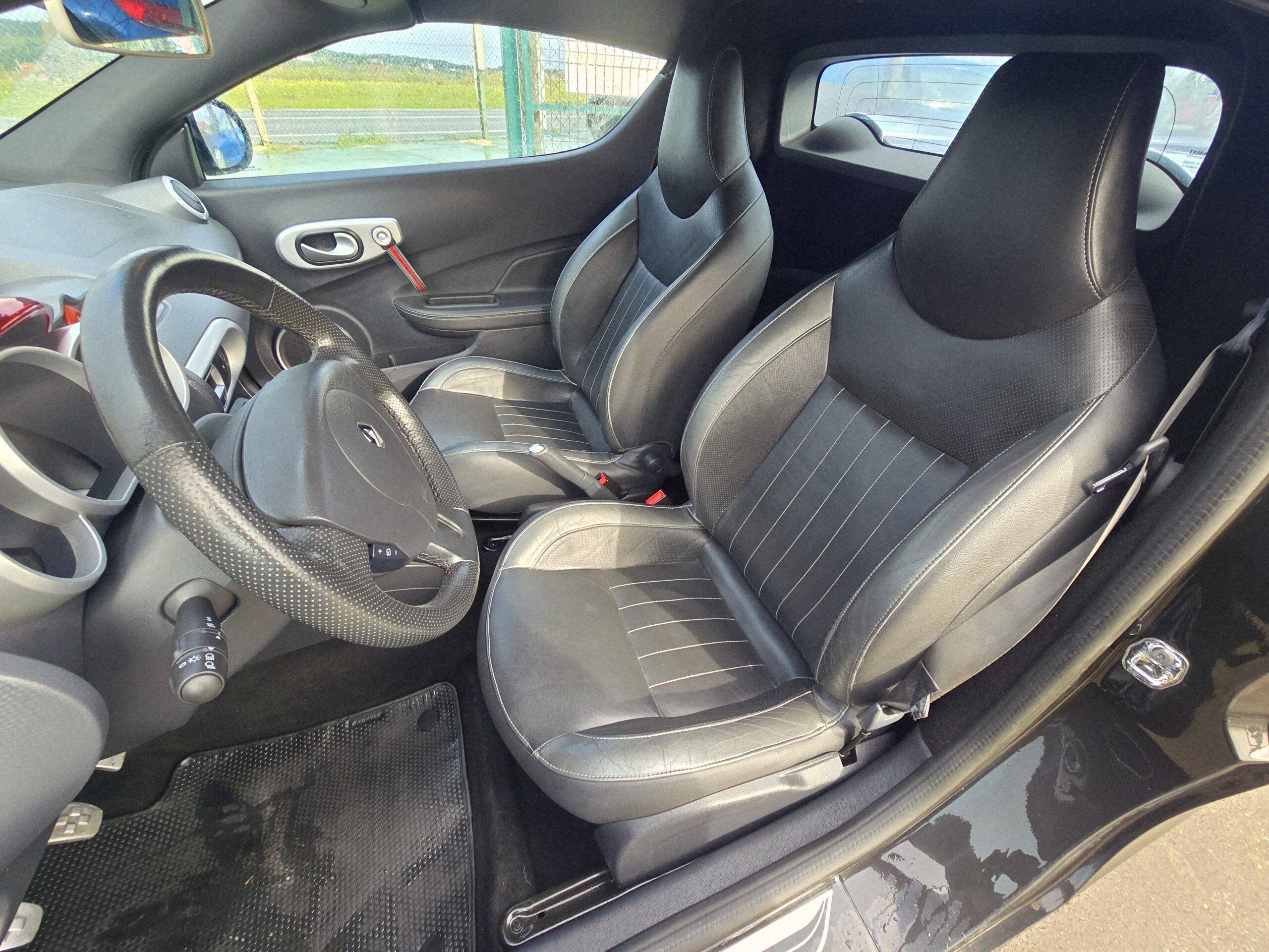 
								Renault Wind 2012 cheio									