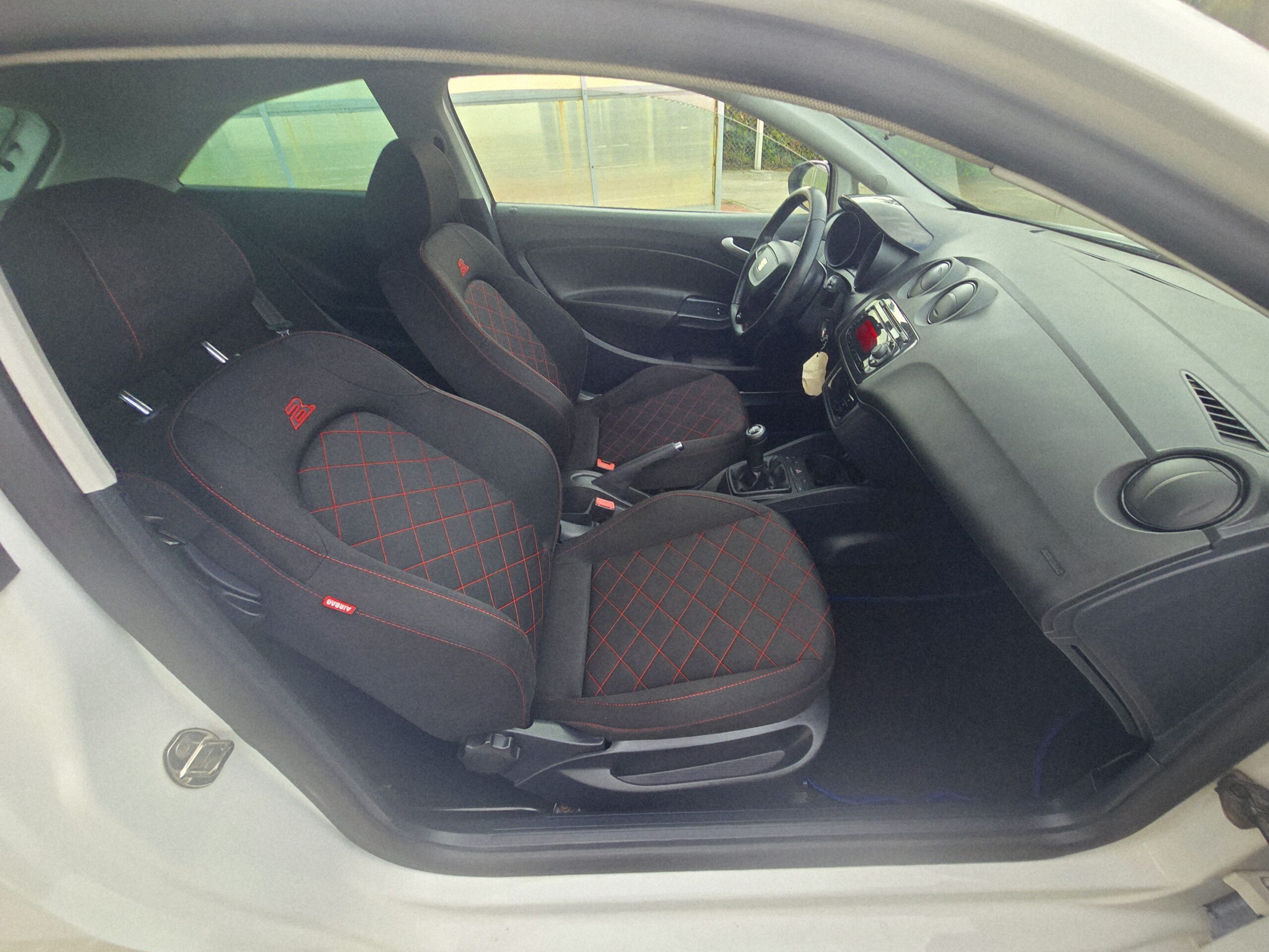 
								SEAT Ibiza Fr 2012 cheio									