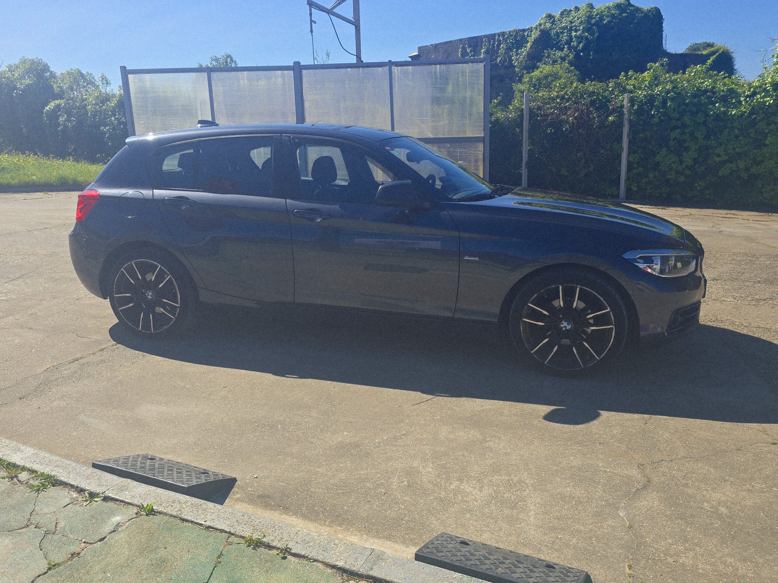 
								BMW 116D 2016 cheio									