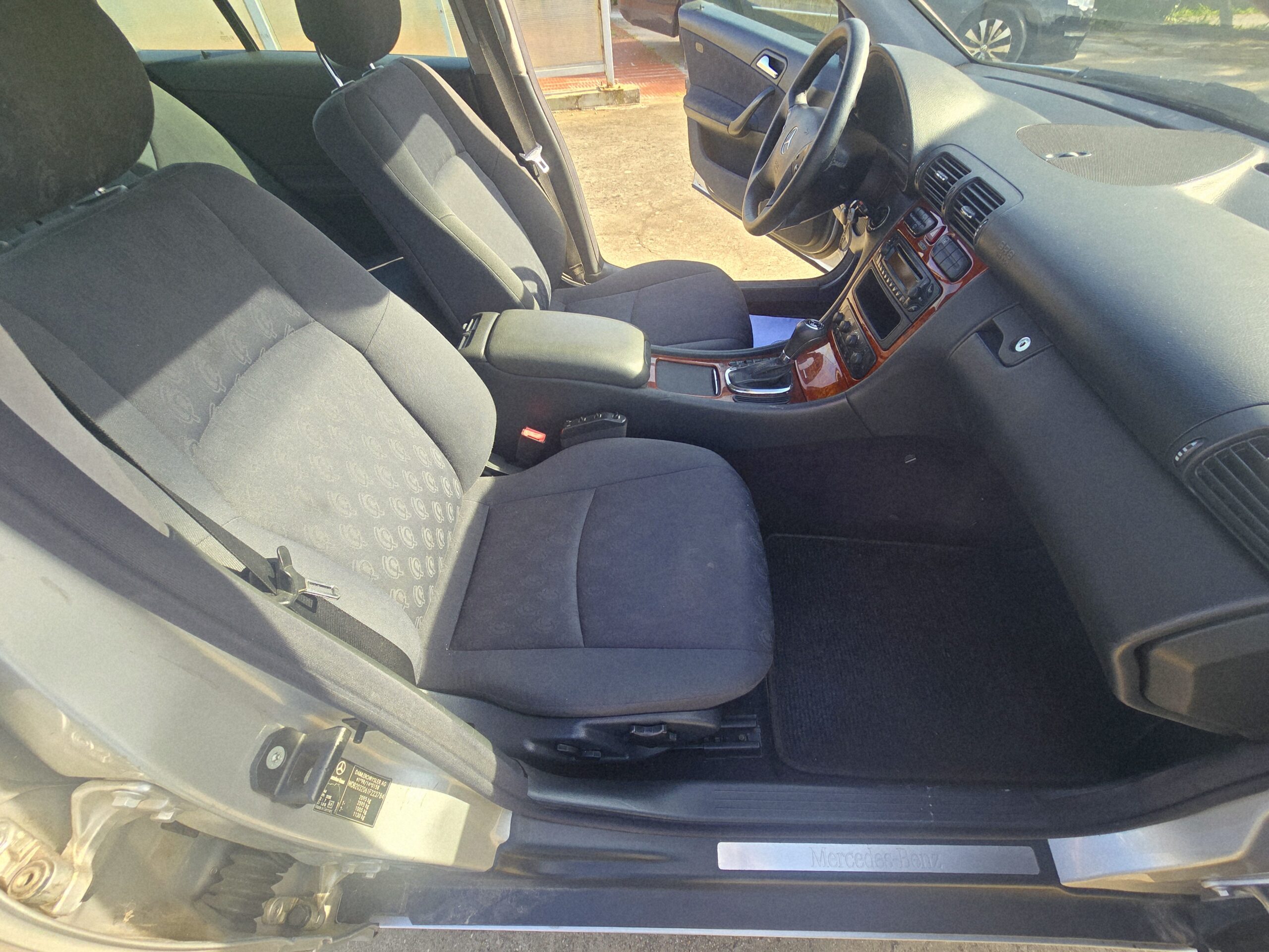
								Mercedes-Benz C220 Cdi 2001 cheio									