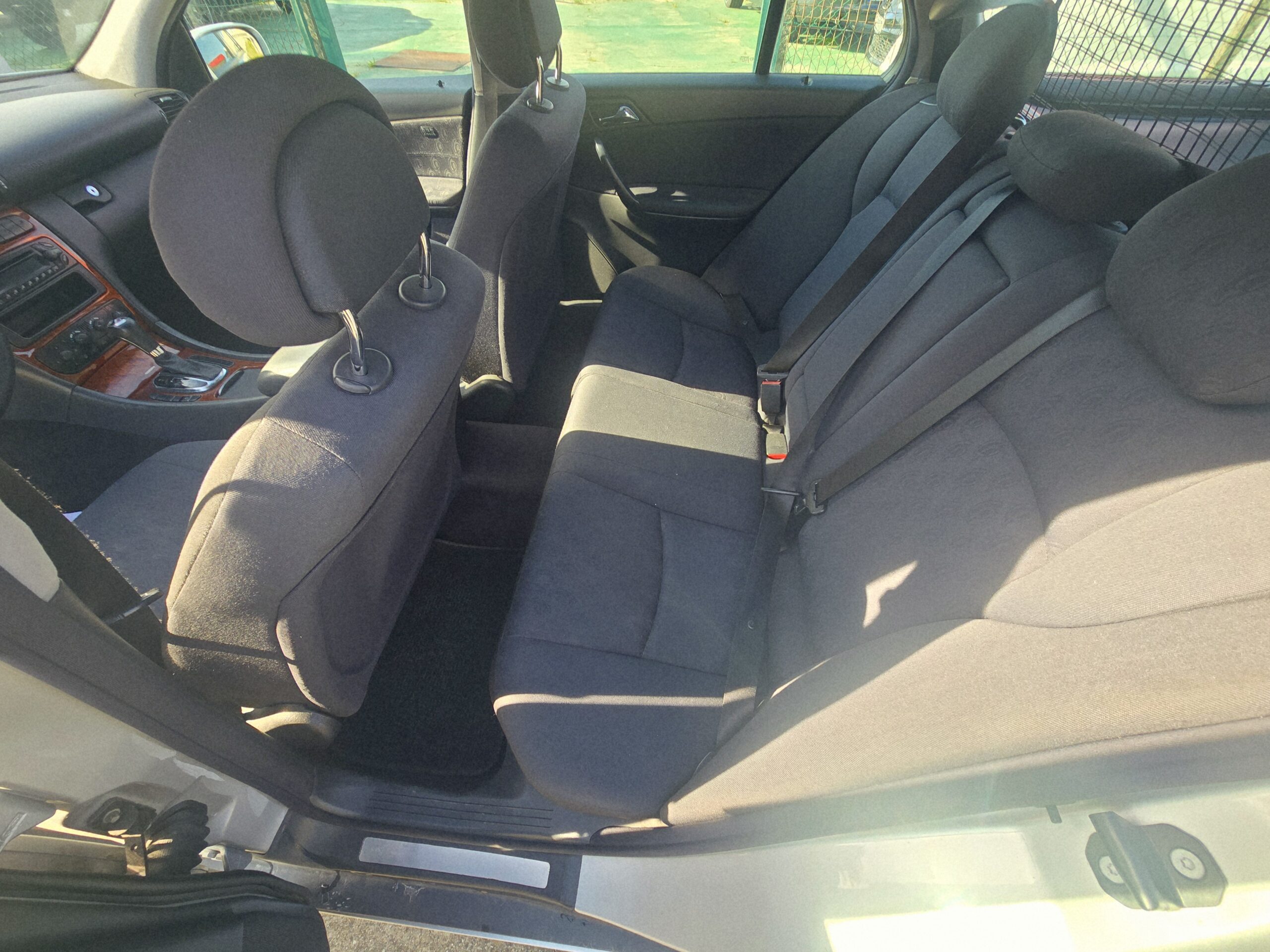 
								Mercedes-Benz C220 Cdi 2001 cheio									