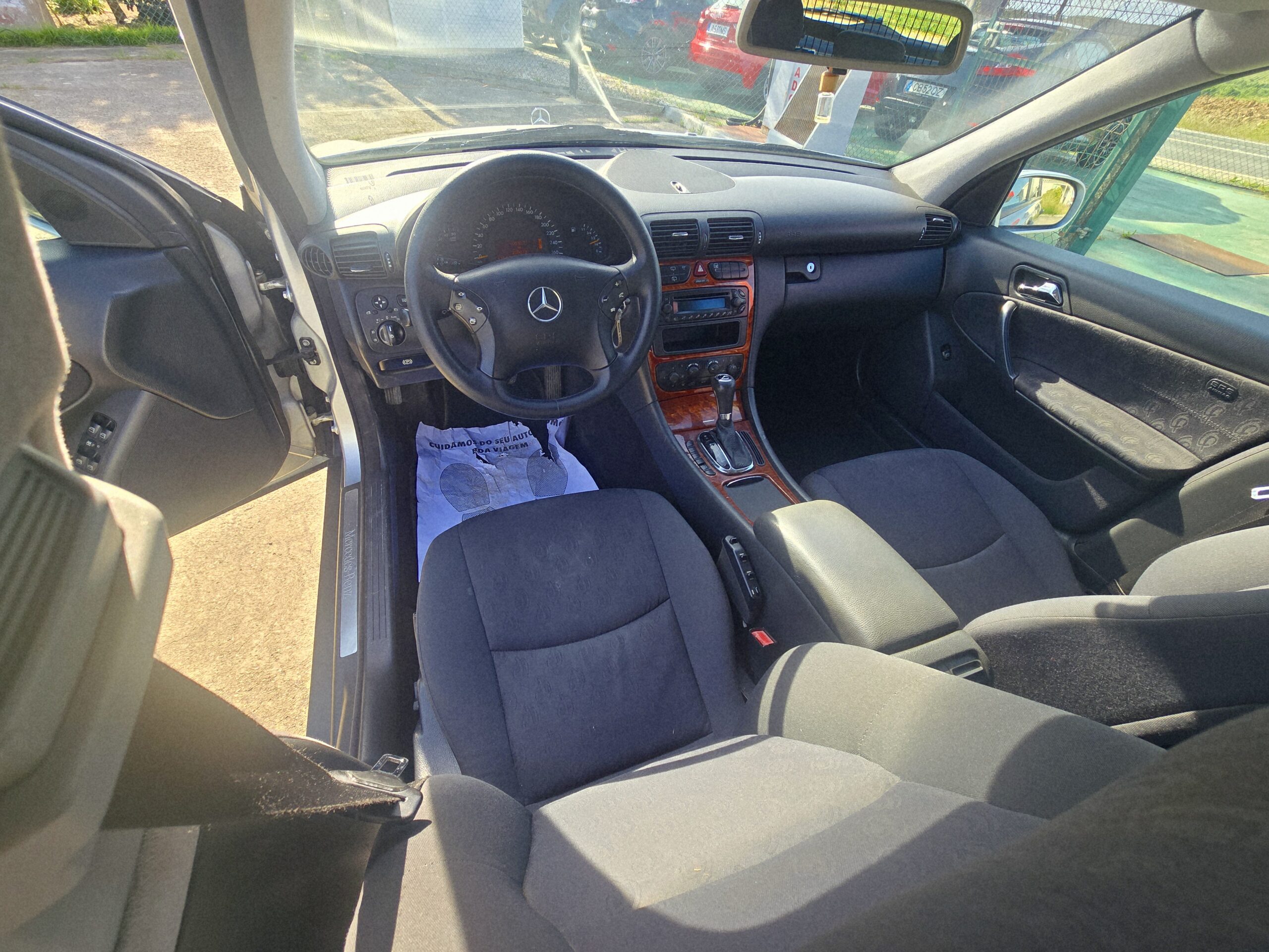 
								Mercedes-Benz C220 Cdi 2001 cheio									