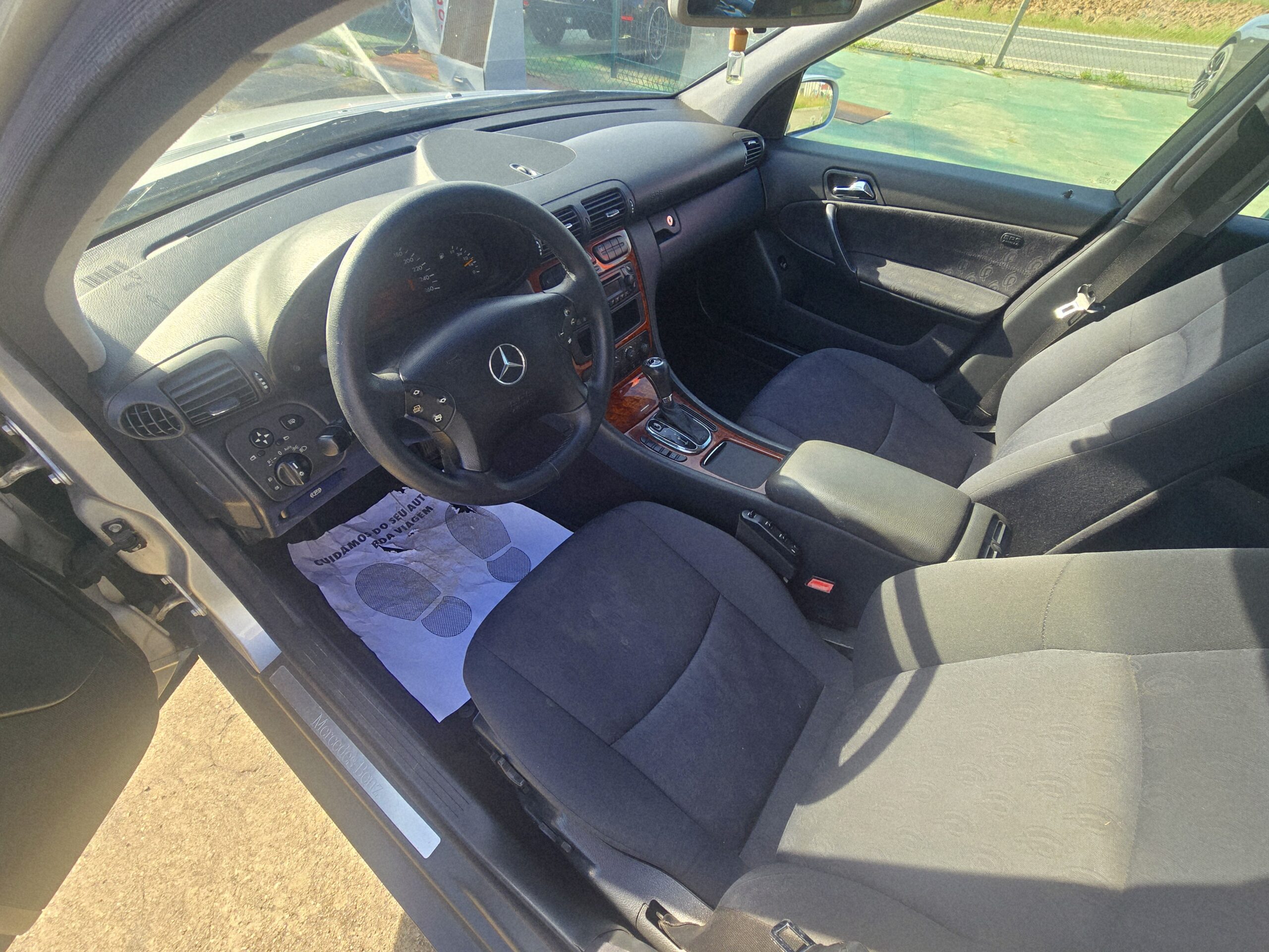 
								Mercedes-Benz C220 Cdi 2001 cheio									