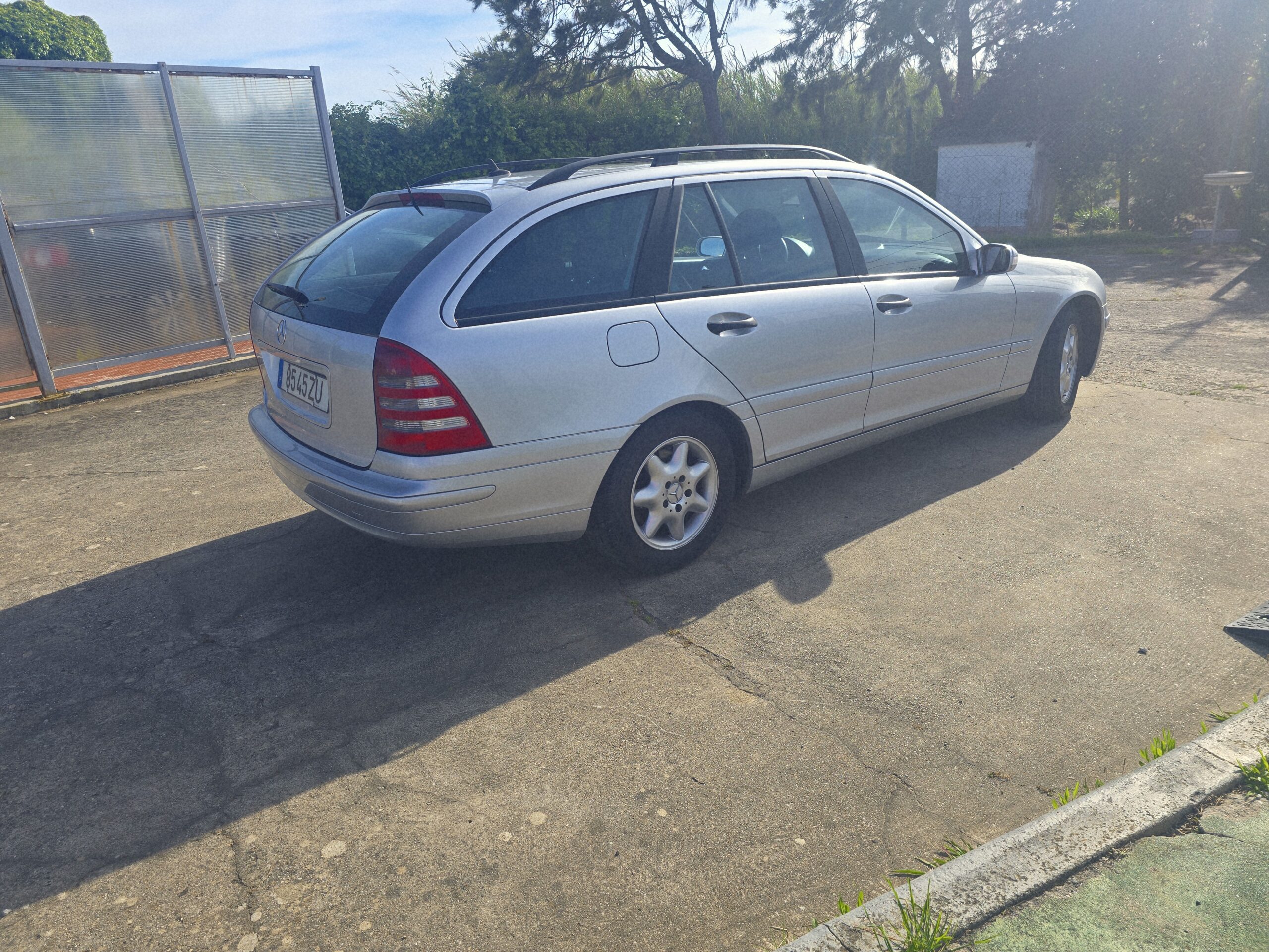 
								Mercedes-Benz C220 Cdi 2001 cheio									