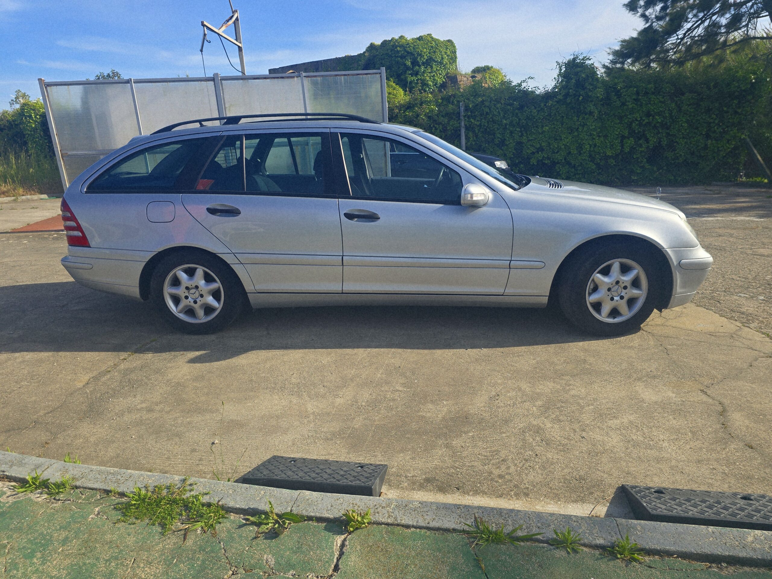 
								Mercedes-Benz C220 Cdi 2001 cheio									